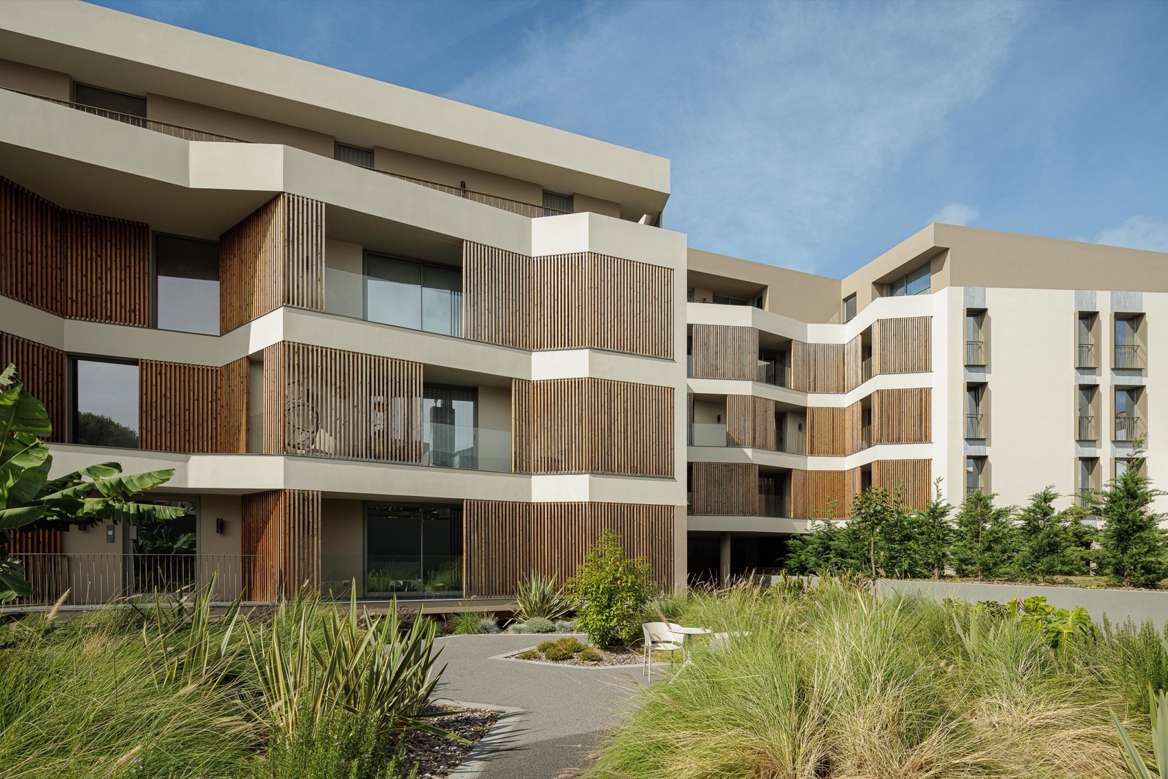 ERNESTO DO CANTO住宅区丨葡萄牙蓬塔德尔加达丨BOX arquitectos-32