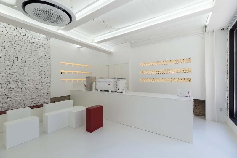 简约 12 坪咖啡厅，红白设计展现个性空间-3