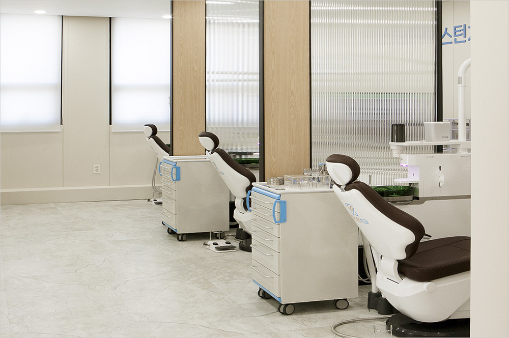 60 平现代高端齿科诊所设计，白色与木纹的摩登之选-5