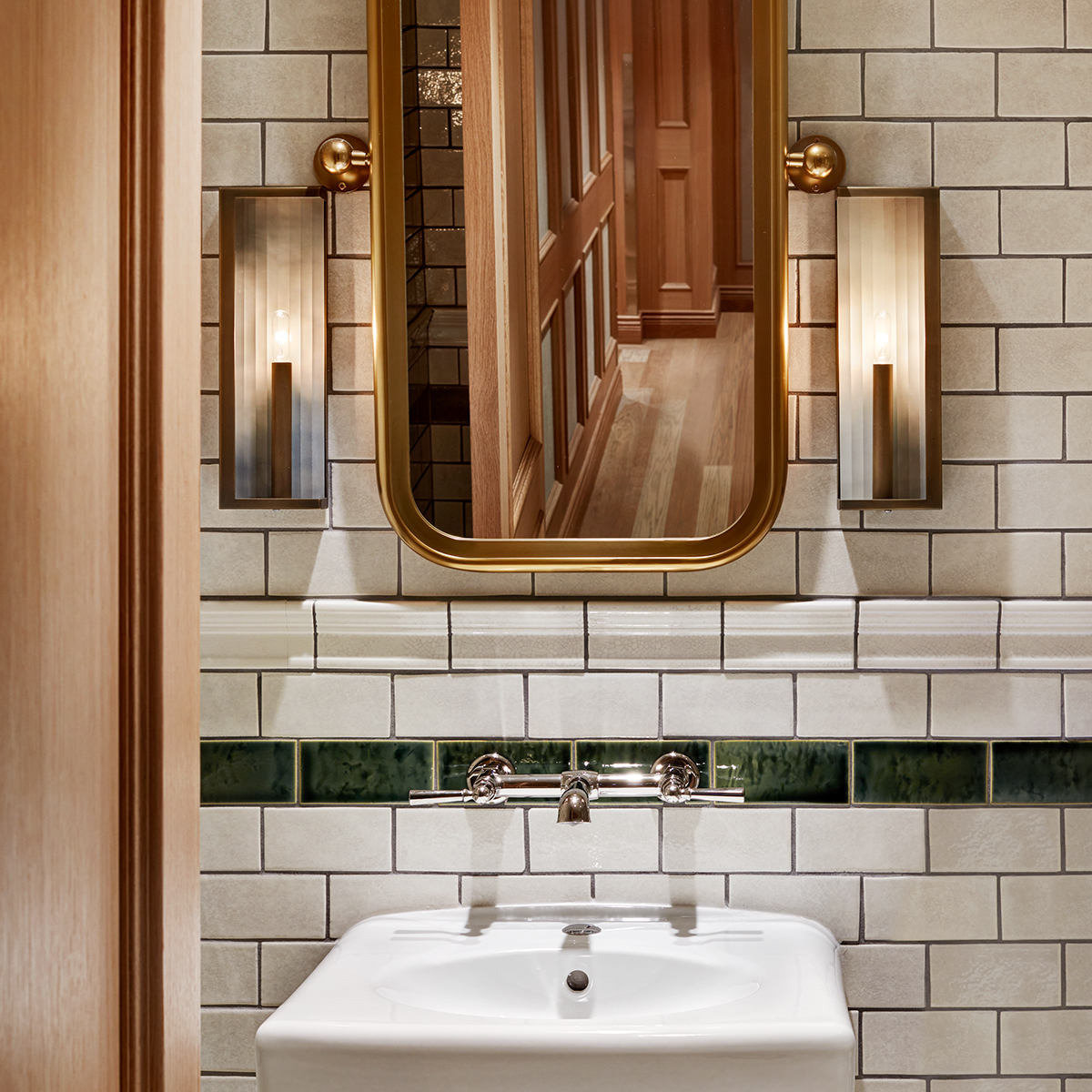 温哥华“南丁格尔”餐厅,穿越时光的复古绅士俱乐部-16