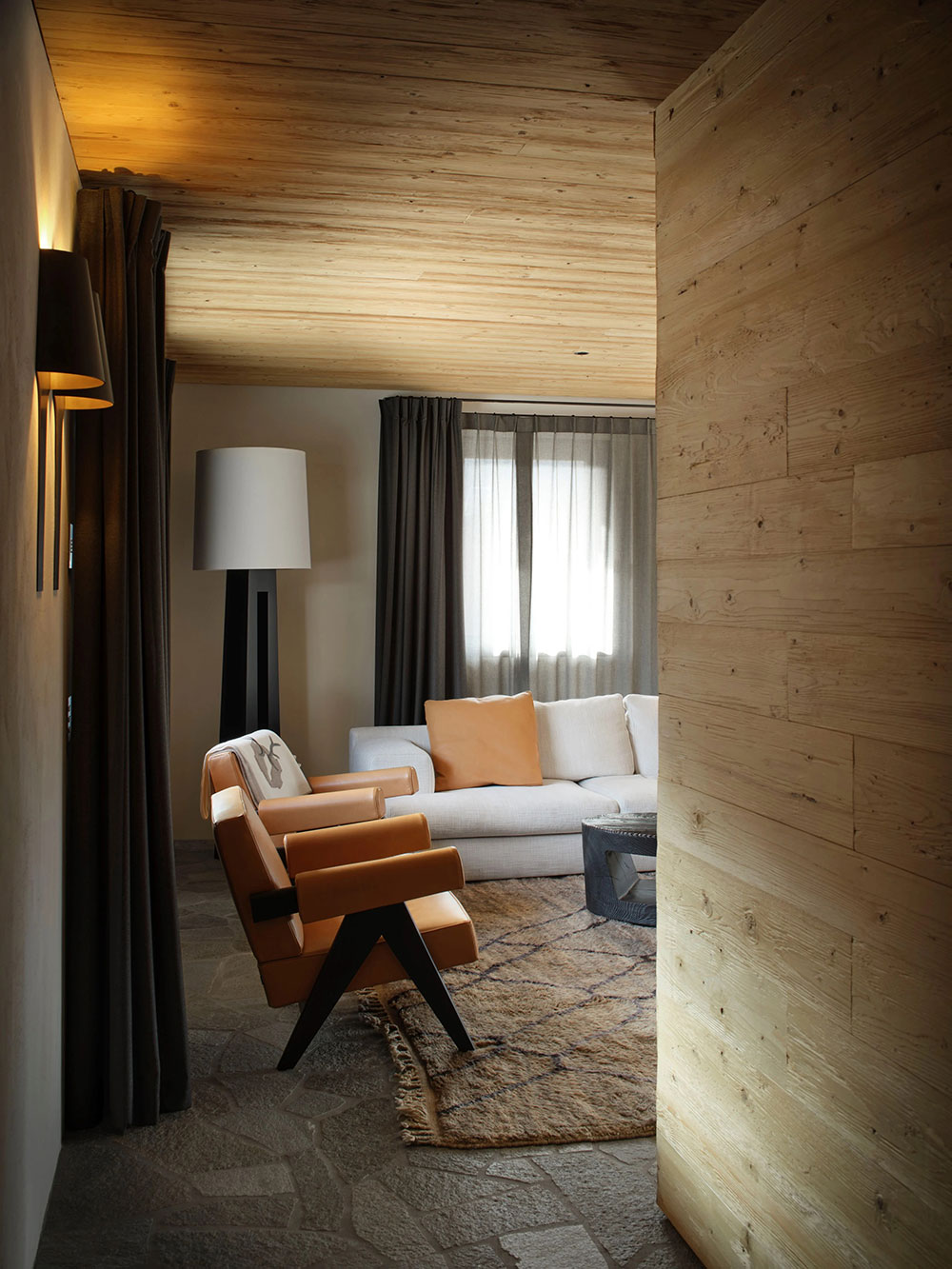 意大利阿尔卑斯山脉公寓的温馨优雅设计-4