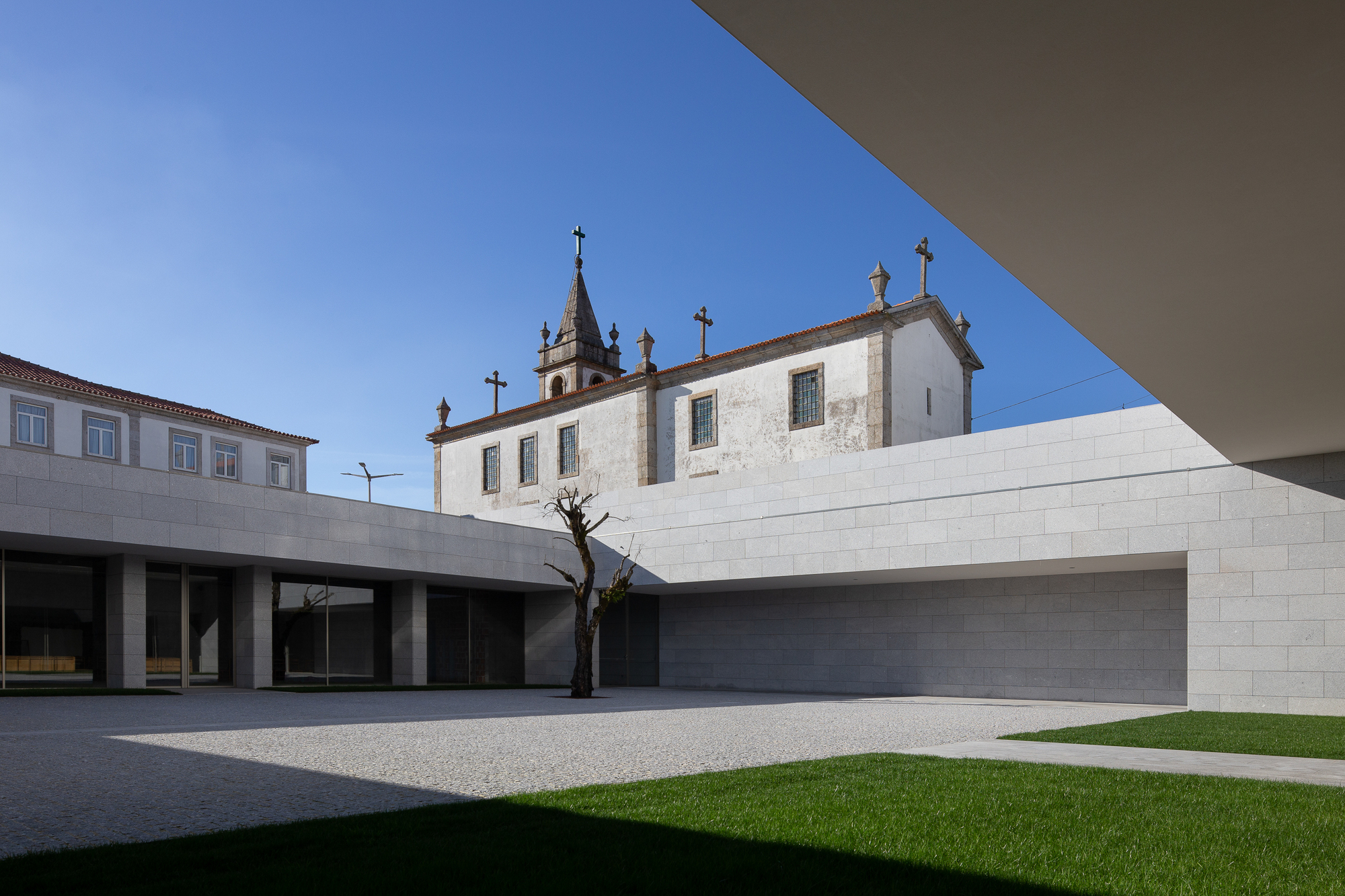 Divino Salvador Church / Vitor Leal Barros Architecture-25