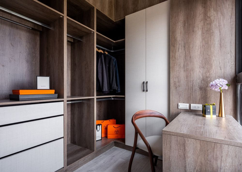 小户型衣帽间设计指南,3㎡空间也能打造炫酷衣帽间-48