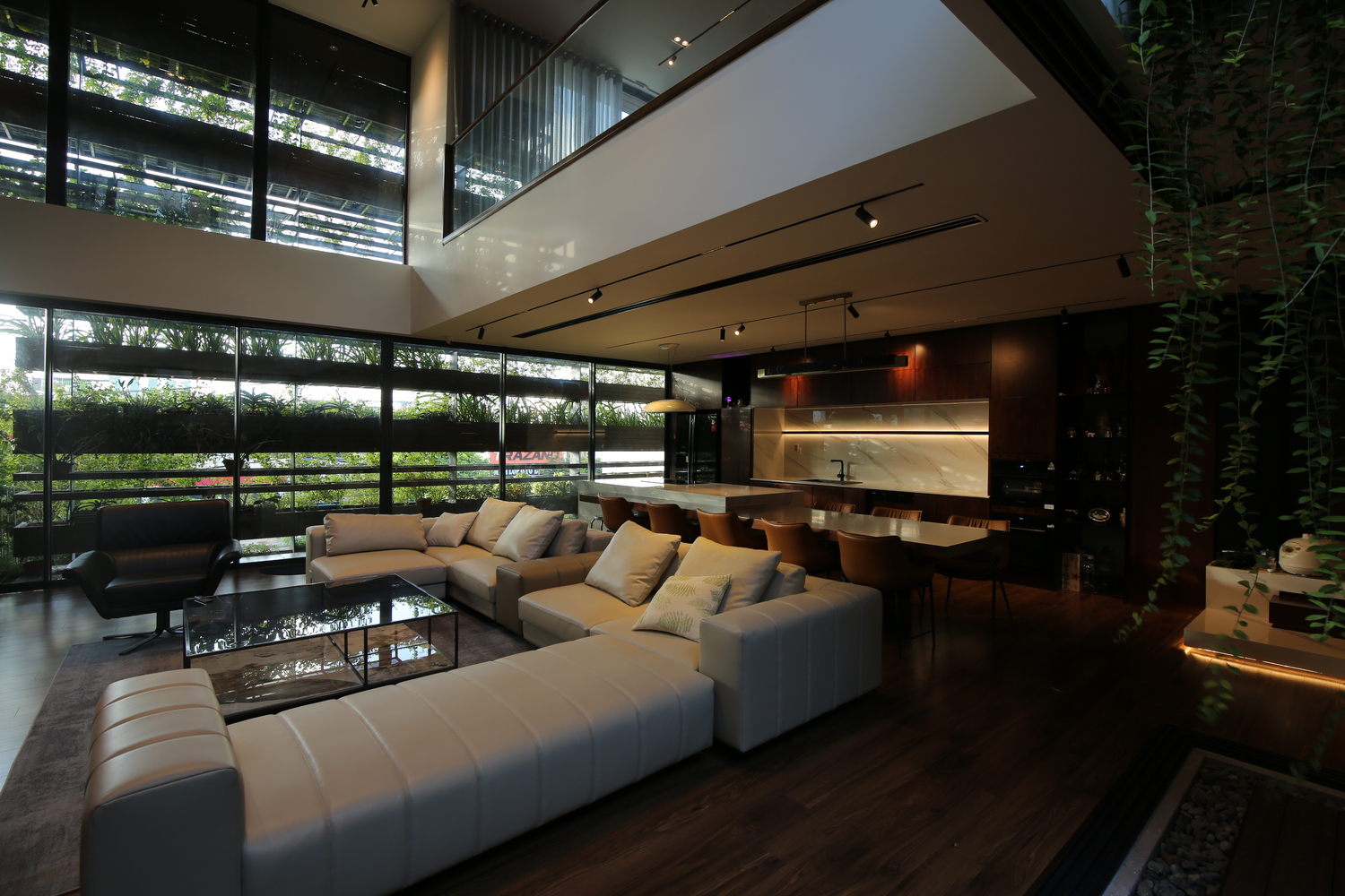 DKS House · 城市中心的绿色静谧之家丨越南-9