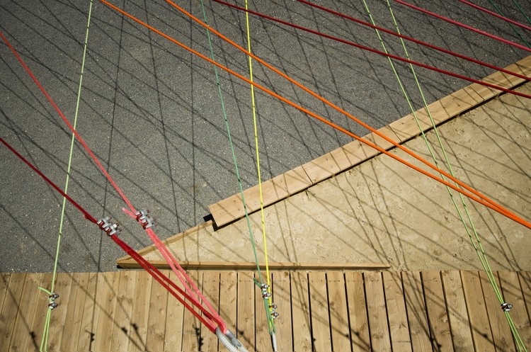 临时编织庭院·纽约 PS1 的彩色绳索云-11