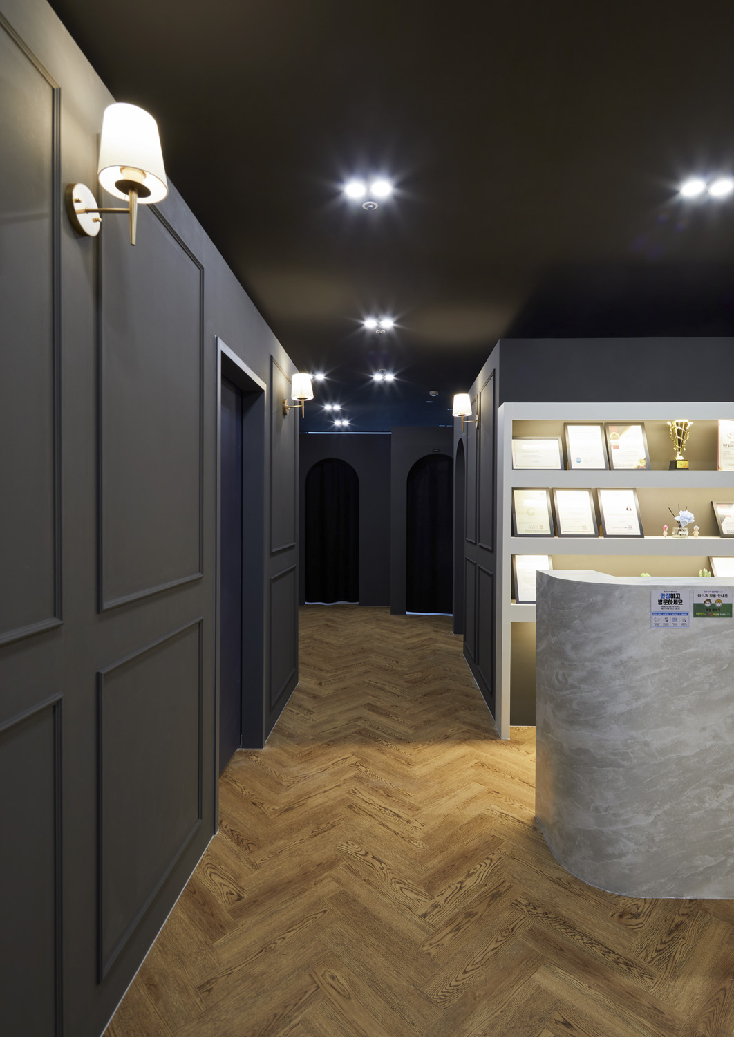 现代极简风格的 25 平米小屋设计-11