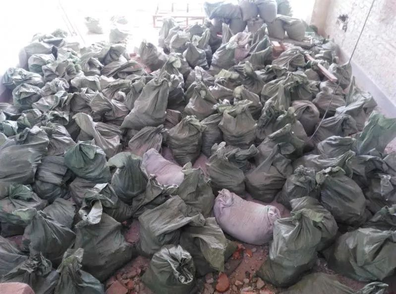 不惑之年，他自己动手建了一座楼顶花园，养花种菜喂鱼……-33