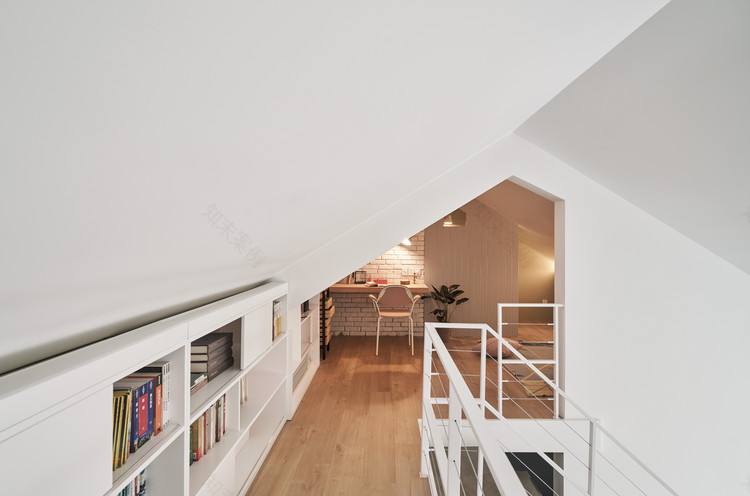 北京 Starburst House 的倾斜天花板挑战-19