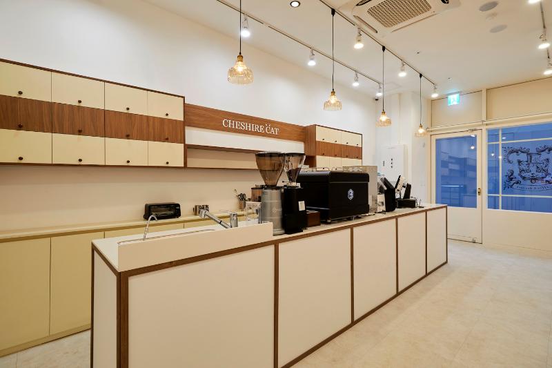 首尔白色&木纹 8 坪咖啡厅 内外兼修的设计魅力-6