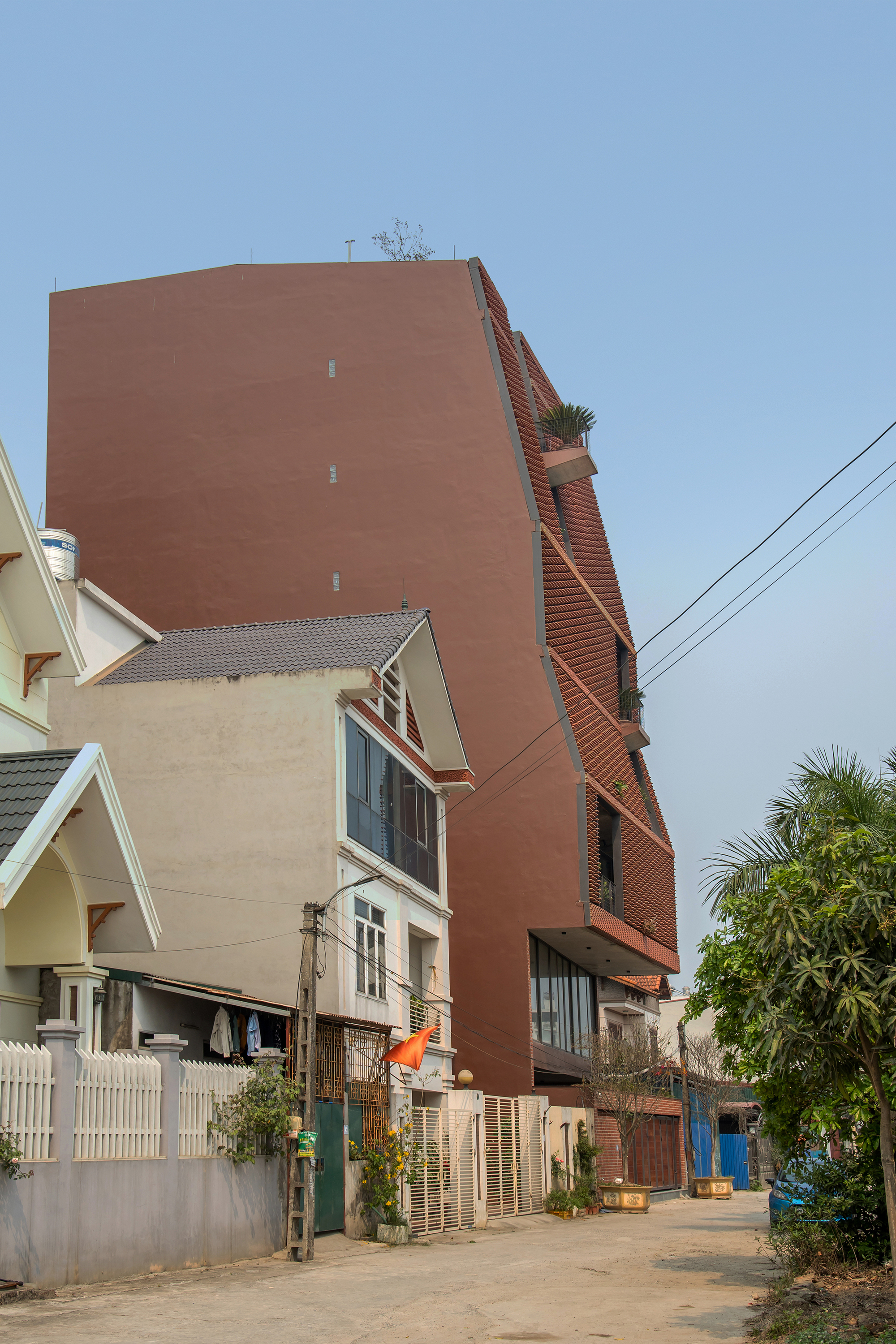 热带风情；热带律动（二者在不同语境中均可准确表意，若仅选一个，可根据具体语境选择热带风情） 丨越南河内丨H&P Architects-32