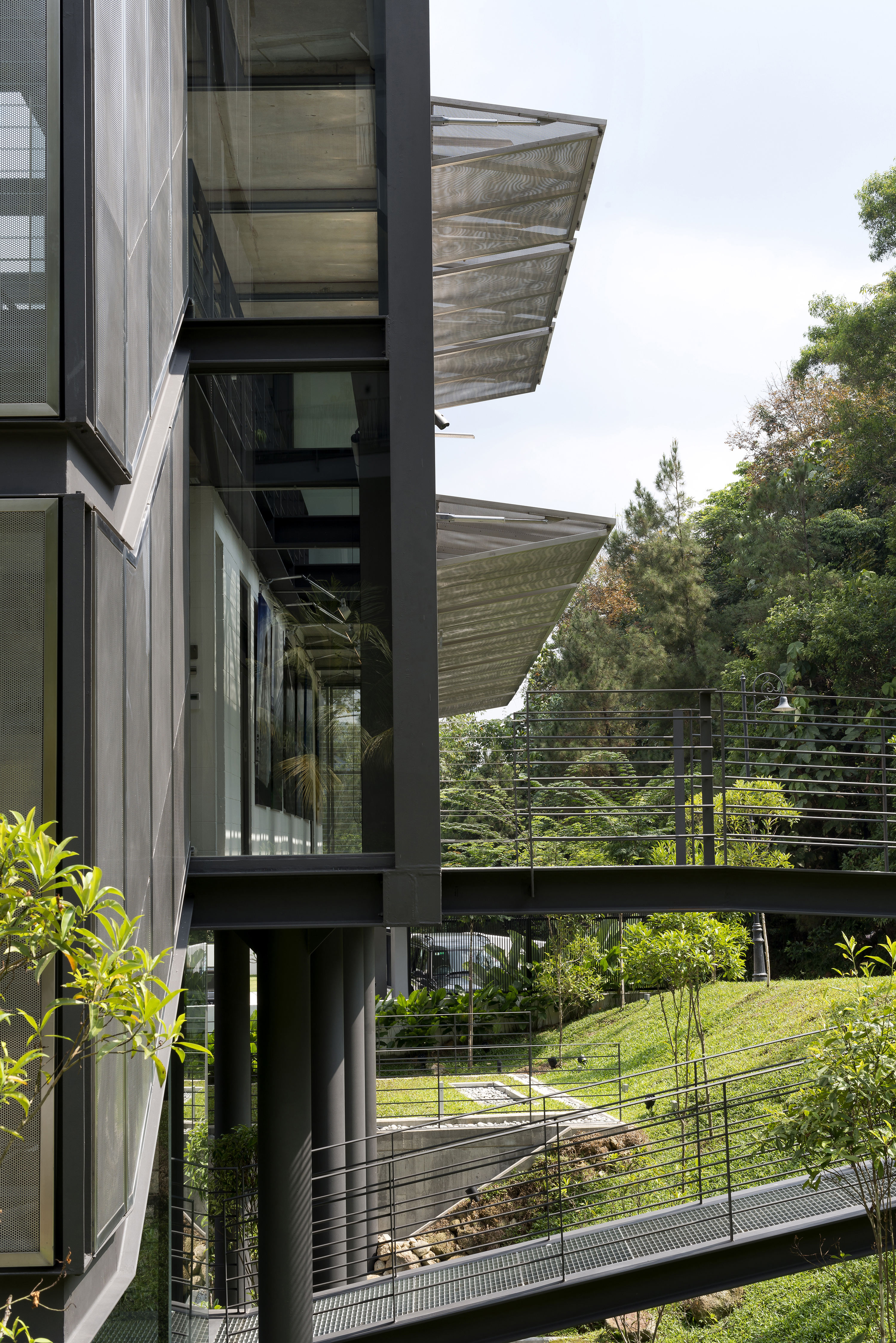 Cantilever House | Design Unit Sdn Bhd-13