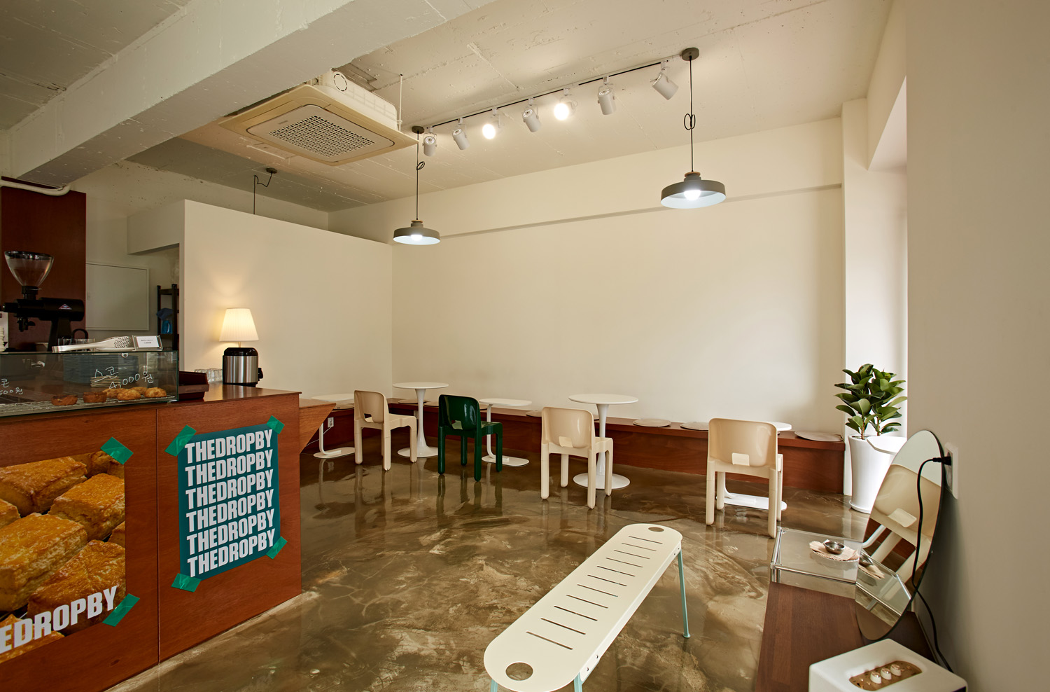 舒适氛围的 17 平米咖啡厅设计-4