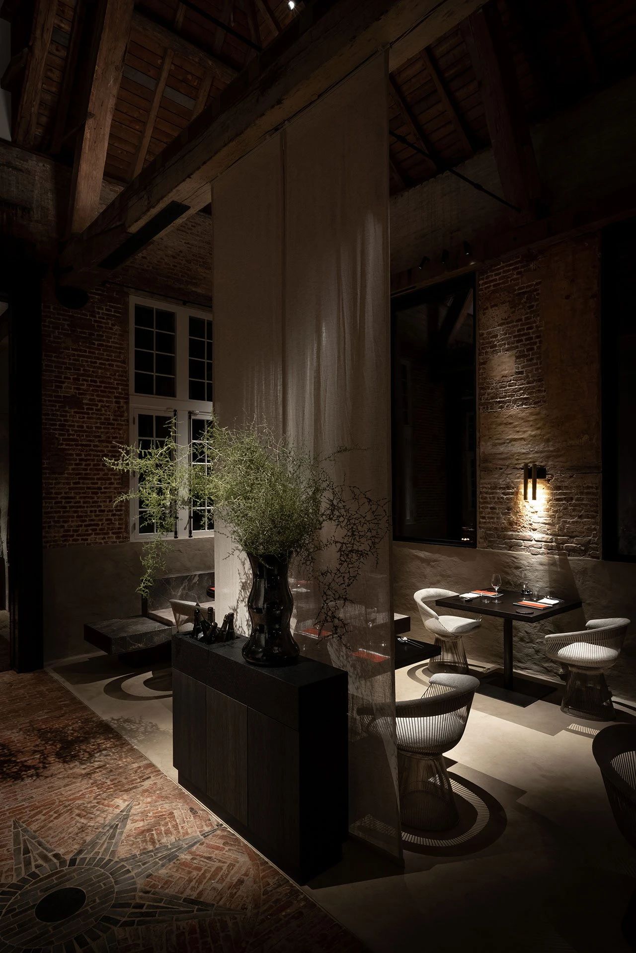 历史悠久的马车房改造成一个现代餐厅，比利时-7