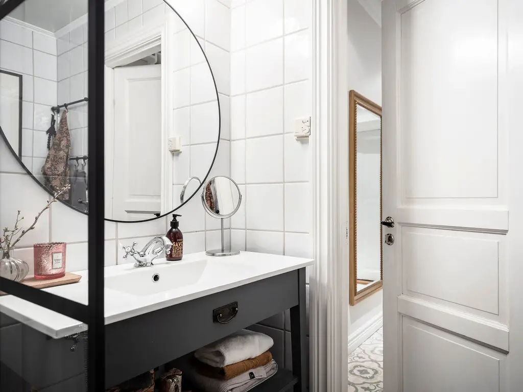 瑞典古宅中的灰色乡村厨房-32