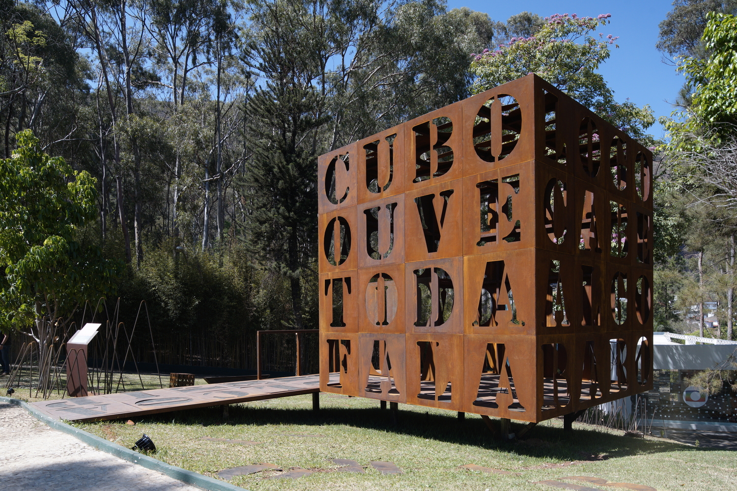 立方诗境 · 巴西 CUBOESIA & STEEL GARDEN 多感官空间艺术-31