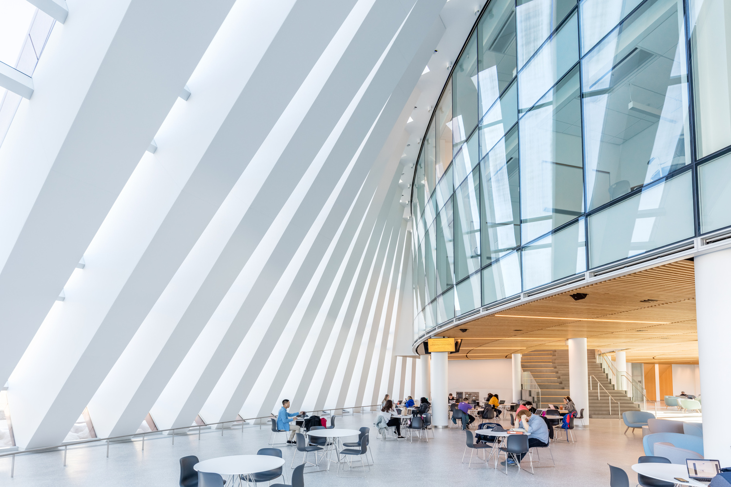 建筑一周 | 法国发起重建巴黎圣母院的竞赛；Isenberg管理学院商业创新中心落成；越南建成兼作咖啡厅与住宅的砖拱建筑 -4