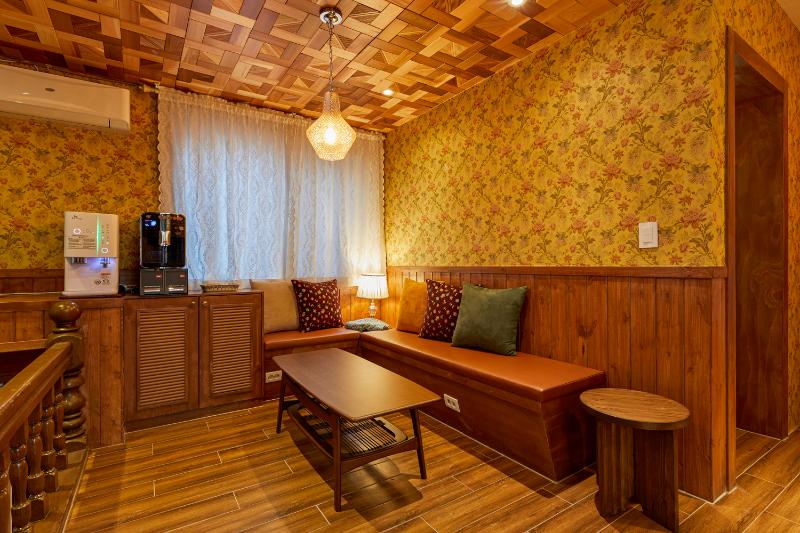 17 坪美妆店，打造简约居家风格-4