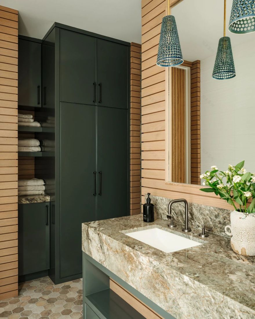 “Stranded in Paradise”(滞留天堂)-33