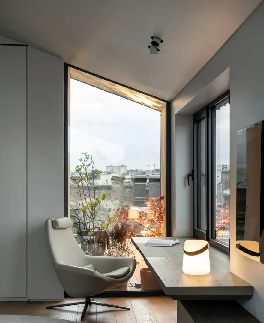 基辅独特设计阁楼 | 古老砖墙与现代钢火炉的完美融合-11