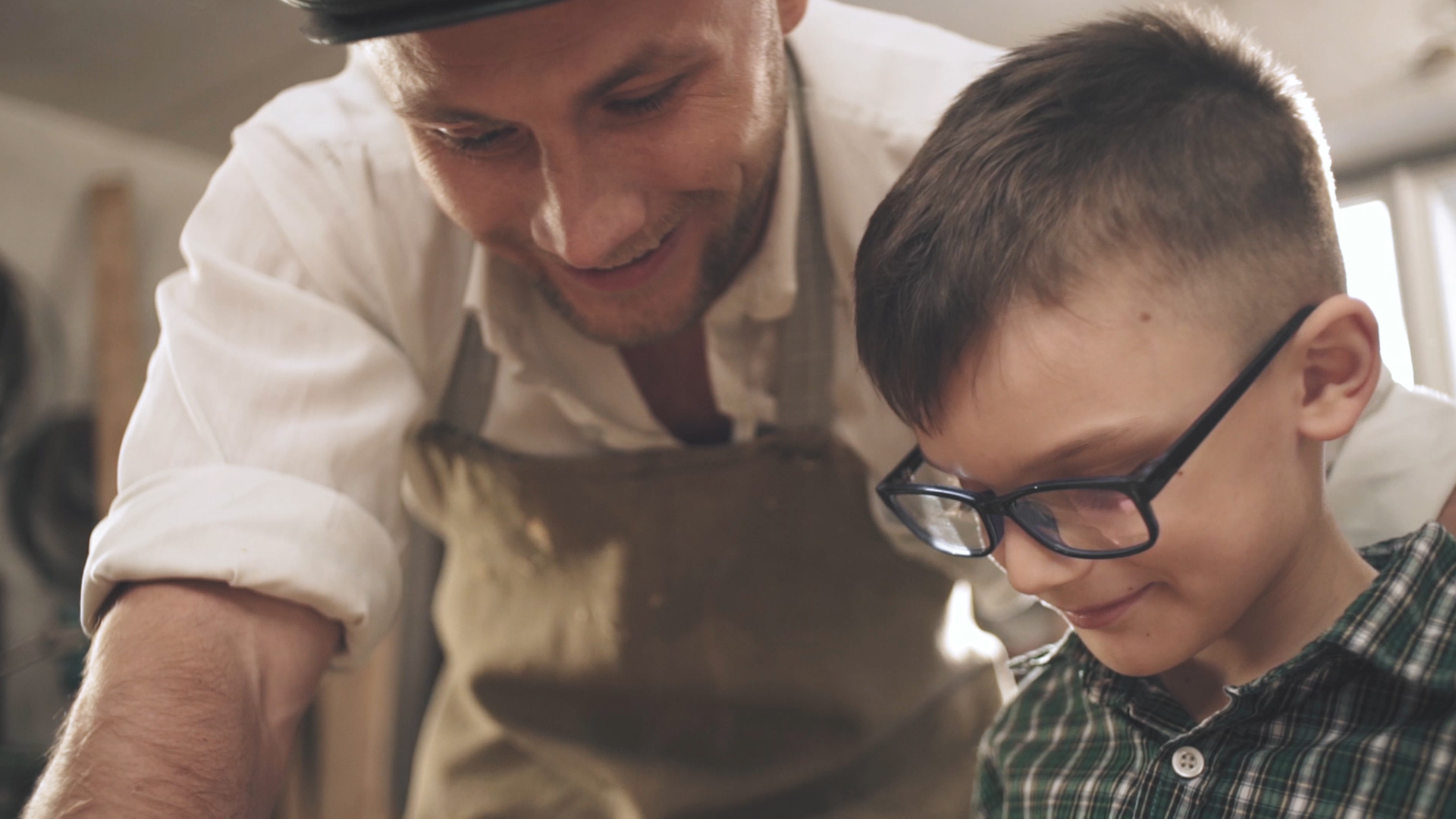 Dnipro  M公司圣诞广告视频丨Rostyslav Okhten,Ivan Zastavetsky等-11