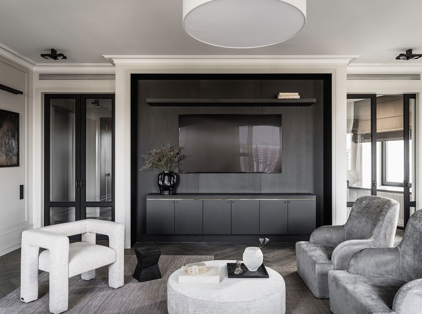 莫斯科时尚公寓 | 中性色调与柔和对比的完美结合-4