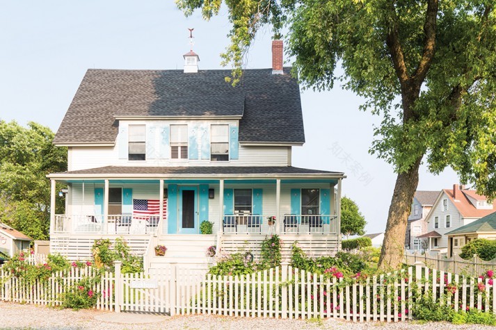 Adorable and Dreamy South Beach Style House-1