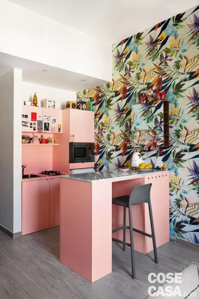 米兰独特公寓 | exotic wallpaper 和 pink 厨房的个性设计-2