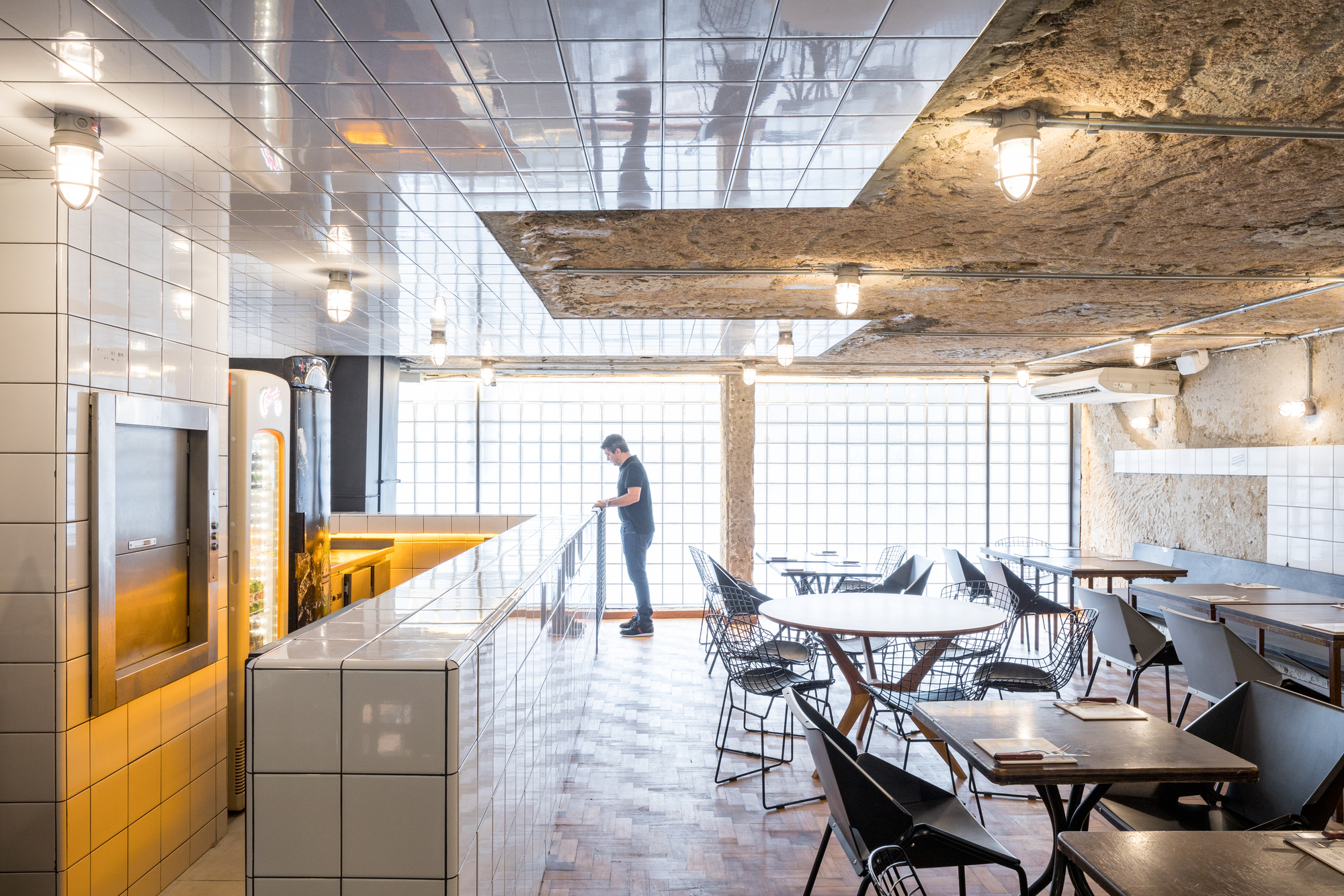 Ricco Burger Restaurant / BLOCO Arquitetos-12