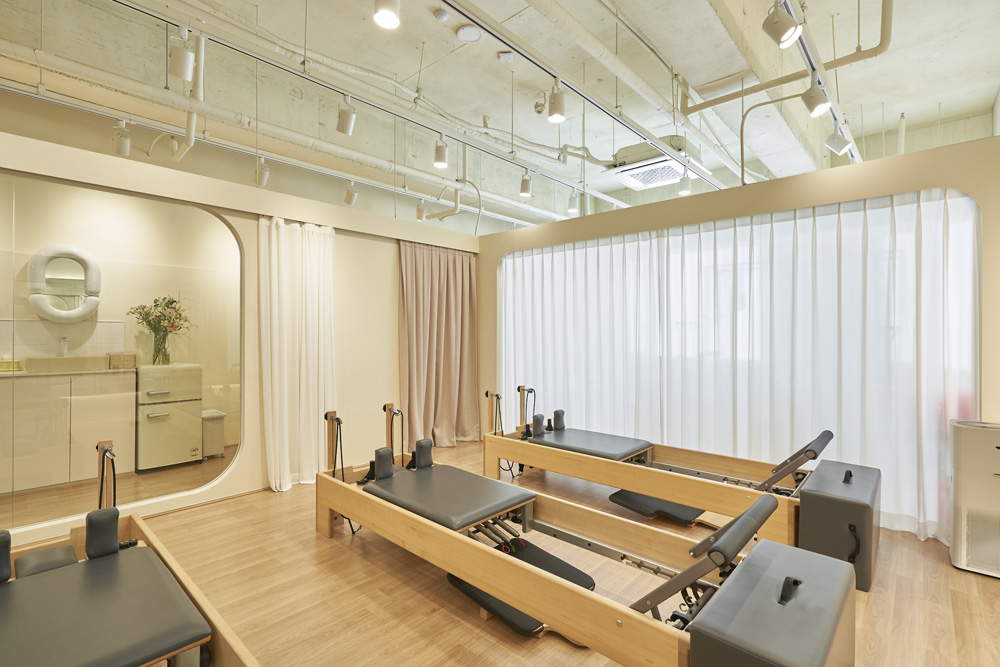 白色与木质，打造高级设计感的 20 平米公寓-12