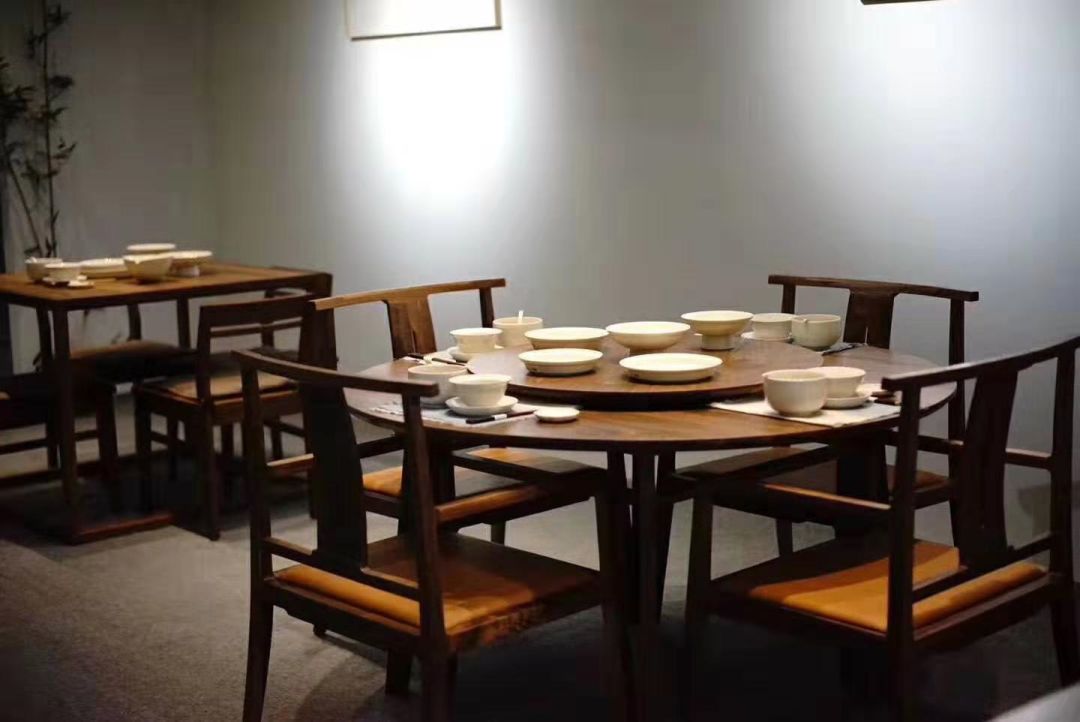 墨问素简家具——北美黑胡桃木圆餐桌-18