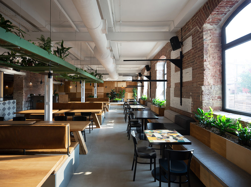 乌克兰利沃夫工业风酒吧设计-5