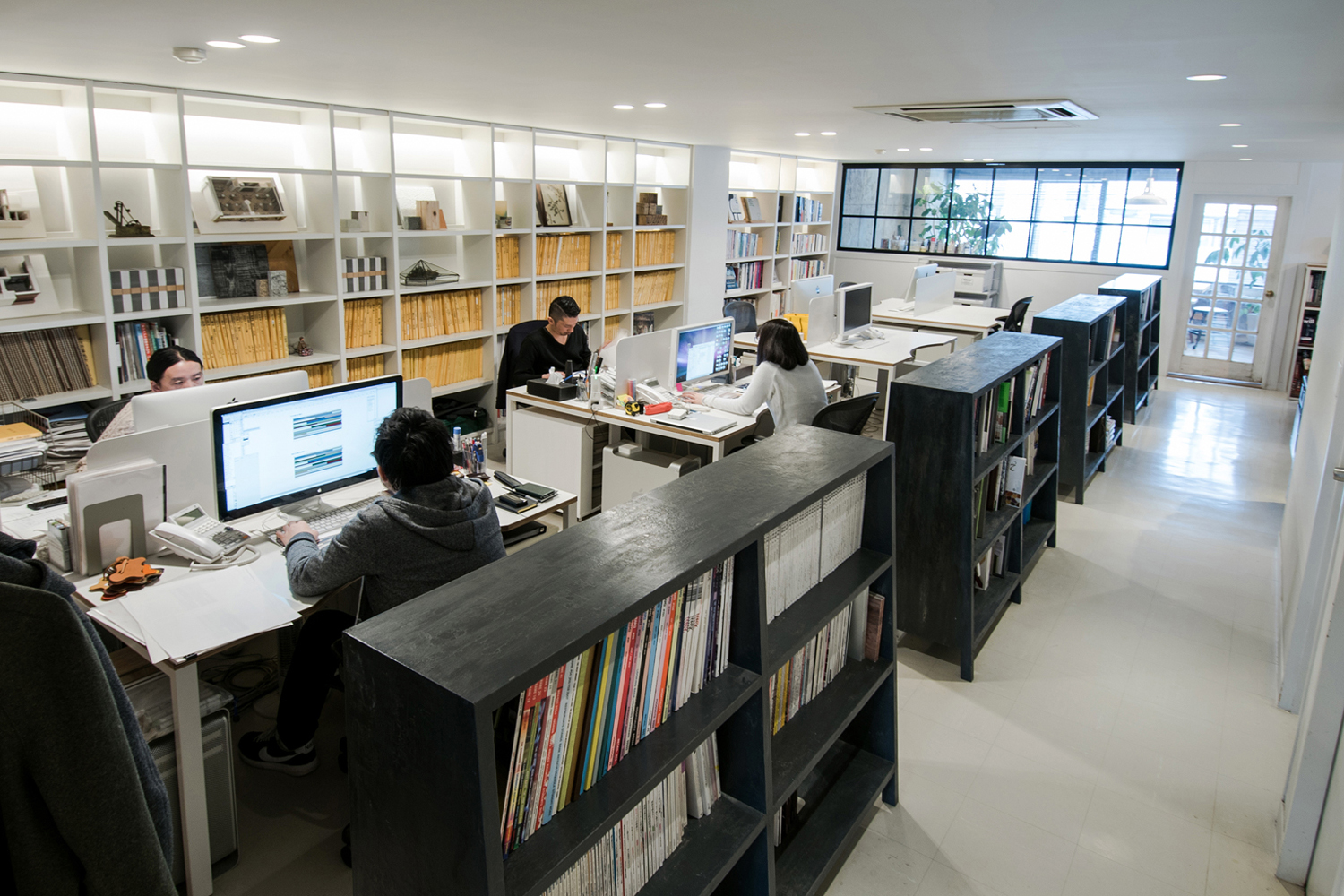 鹅卵石办公室；PEBBLE也可能是特定名称，如品牌名、项目名等，若有更明确语境PEBBLE办公室的表意更明确 此处假设缺乏进一步信息，根据字面直接翻译为鹅卵石办公室 -2