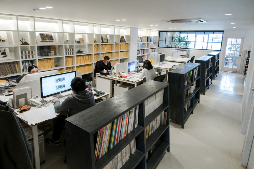 鹅卵石办公室;PEBBLE也可能是特定名称,如品牌名、项目名等,若有更明确语境PEBBLE办公室的表意更明确 此处假设缺乏进一步信息,根据字面直接翻译为鹅卵石办公室 -2