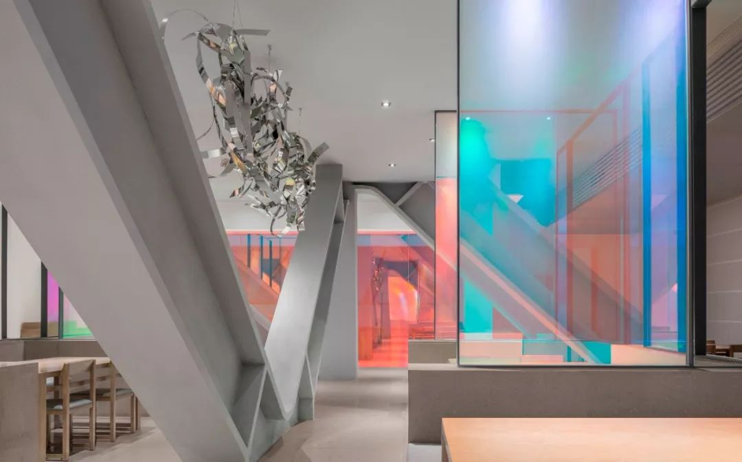 成都道田料理仁和春天店 | 炫彩玻璃诠释霓虹日料新风格-0