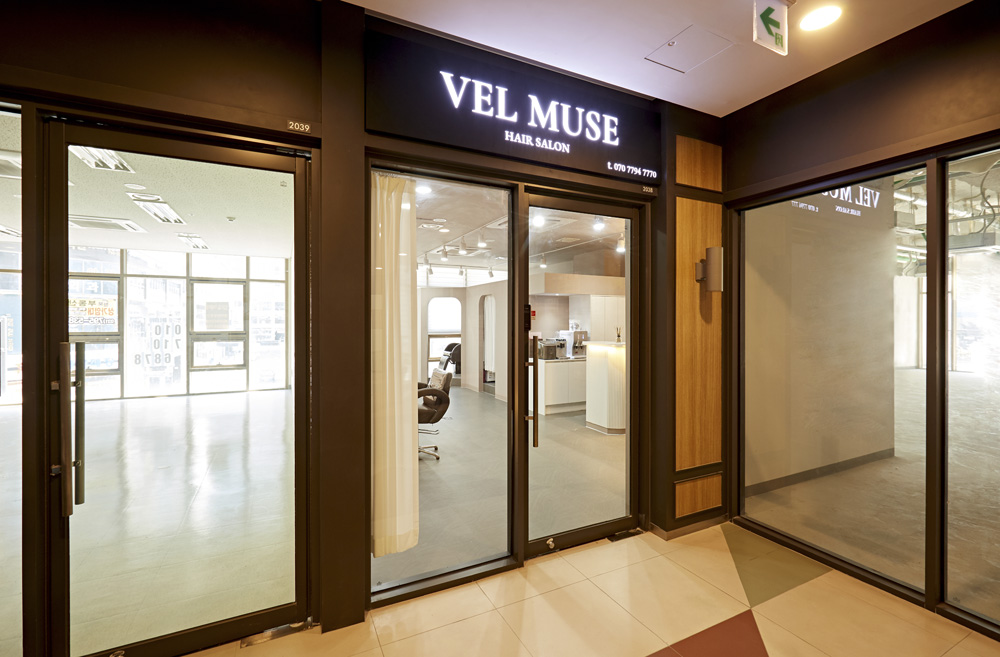 点亮空间之美 | 14 平米美容店的照明设计-17