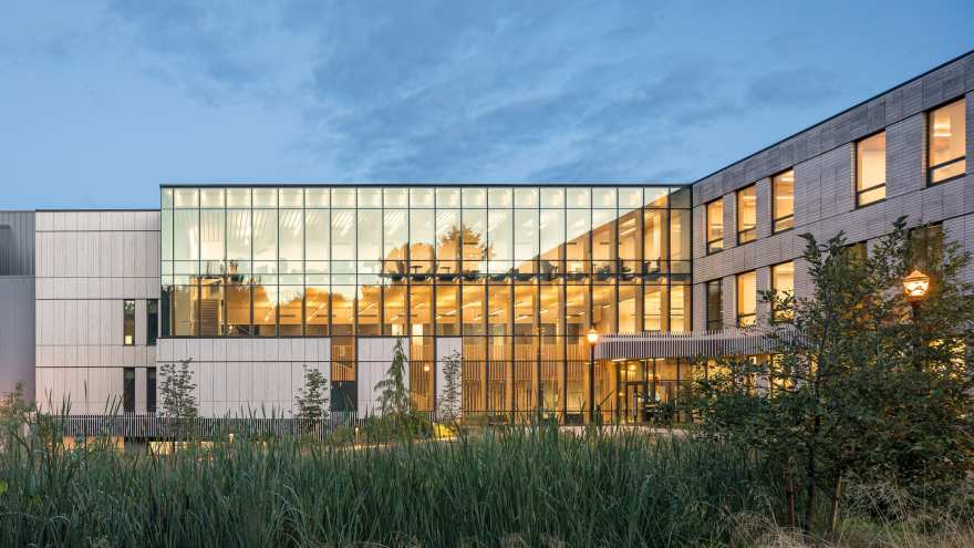 Oregon 大学森林学院两座木结构建筑-0