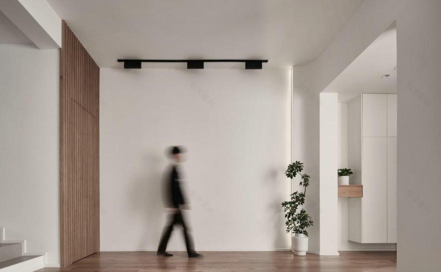 自然惬意!灰调叠墅亲子时光-8