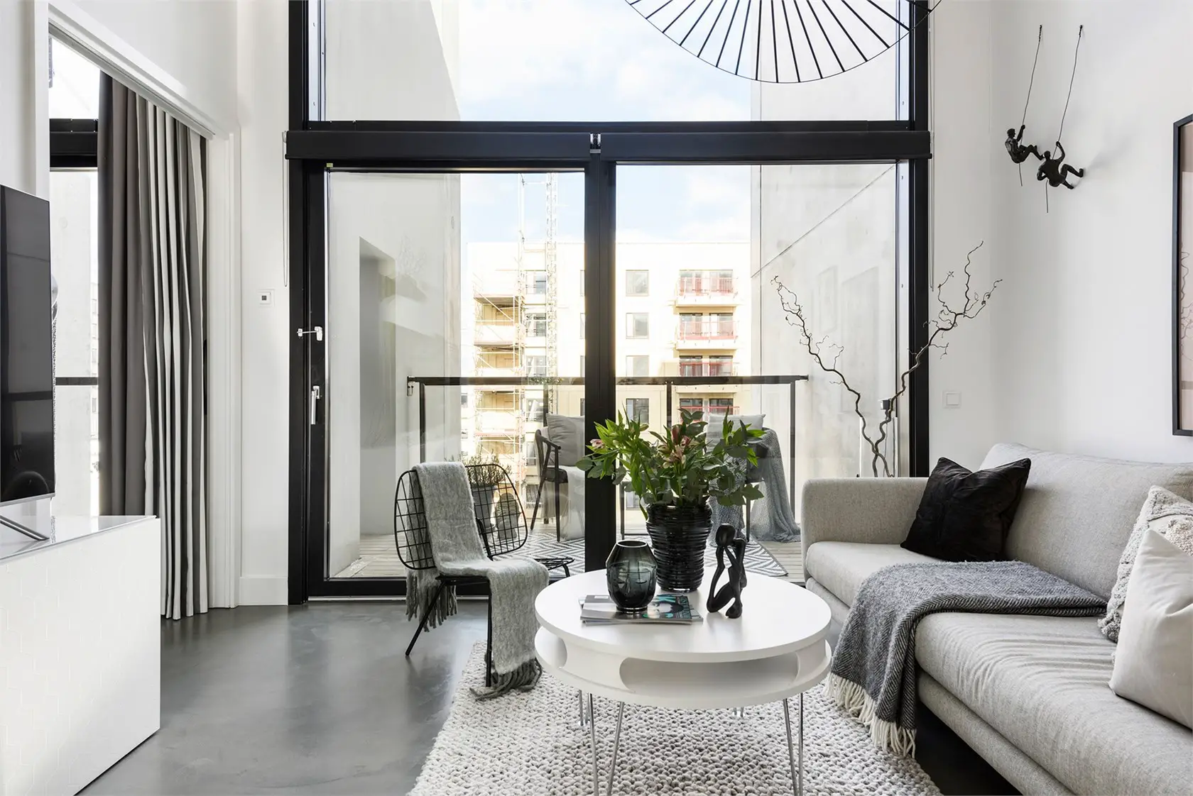 小户型大变身 | 34m2 屋顶露台打造明亮舒适家居空间-4