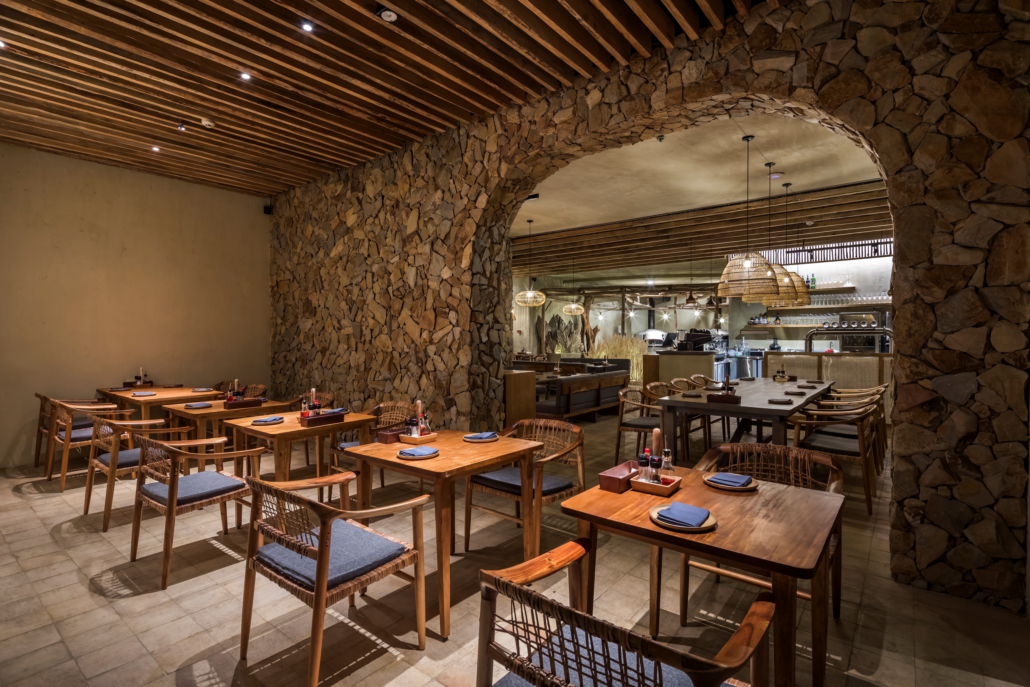 越南"Pizza 4P's"餐厅设计 · 海边别墅中的自然优雅-64