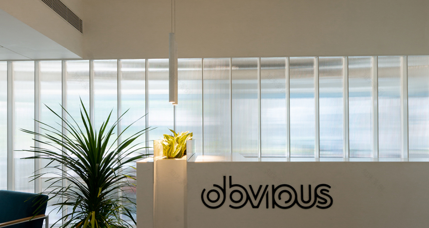 极简自然光下的开放办公空间-40