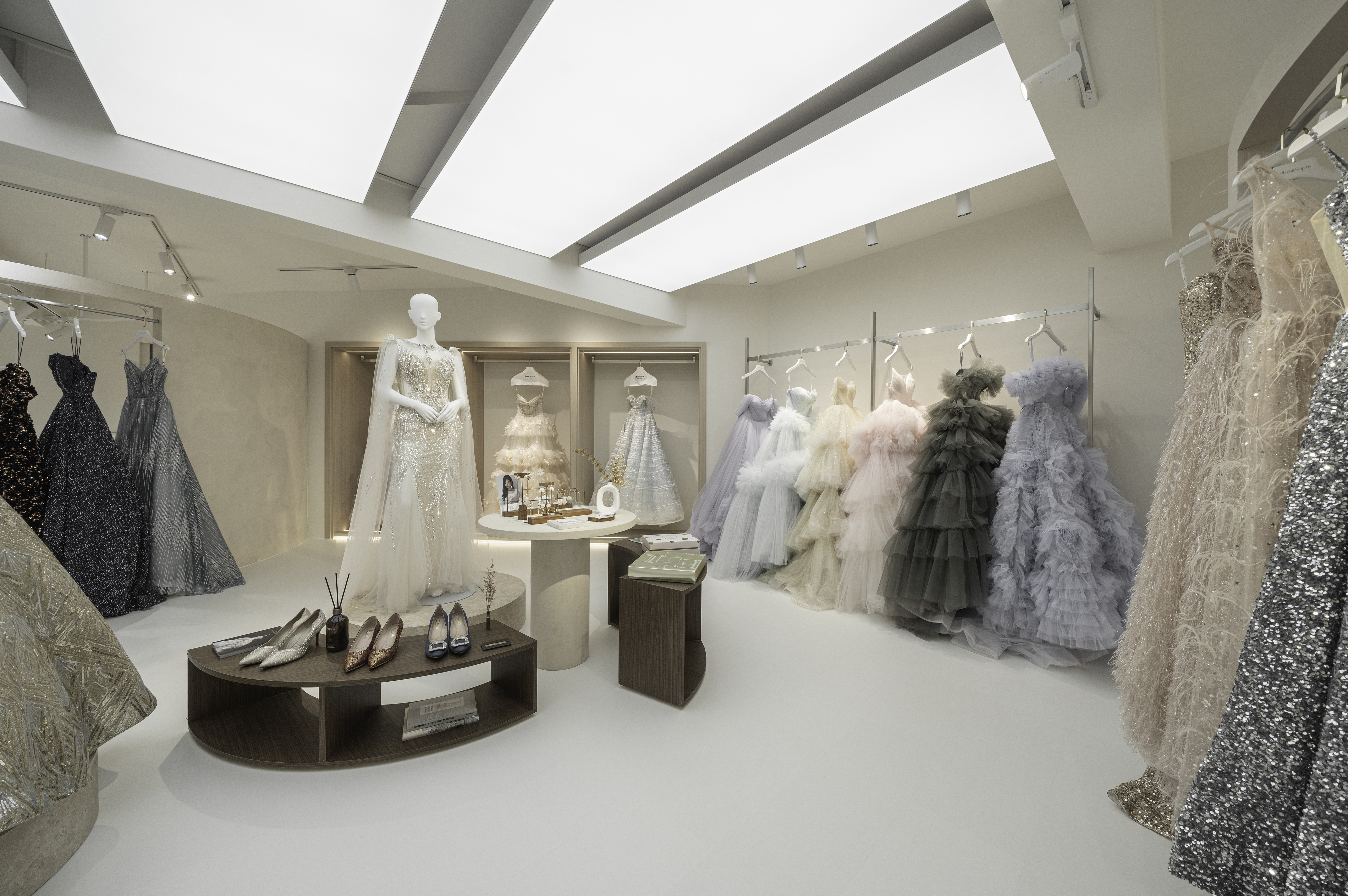 白宫婚纱试衣展厅丨中国台中丨Haven Space Design-11