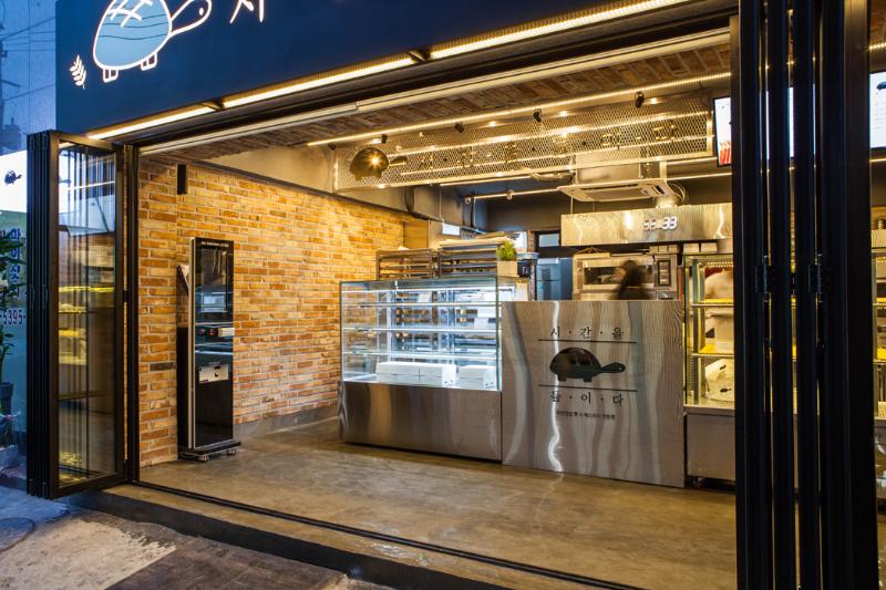 13 坪小空间大变样，首尔江南区个性饼干店设计-5