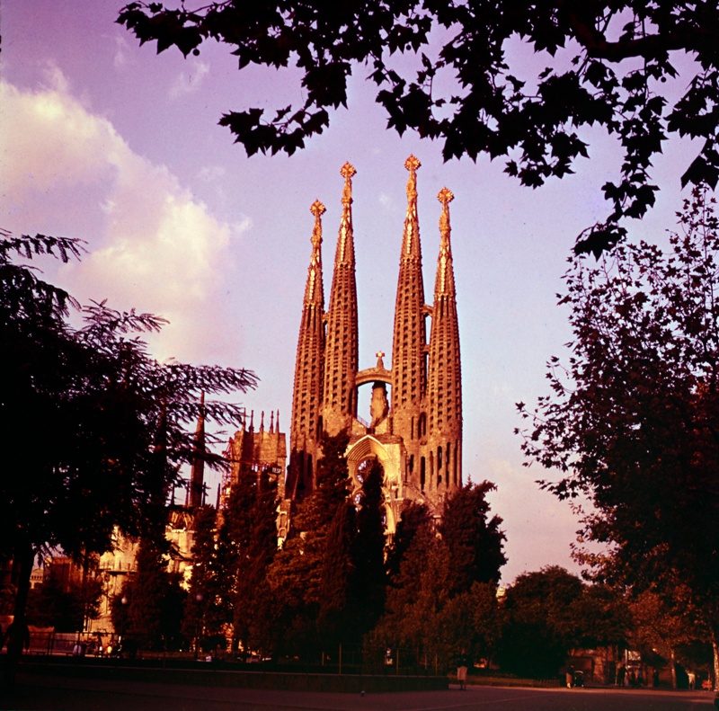 圣家赎罪堂工程续建丨西班牙巴塞罗那丨多位建筑师,如高迪,博内特等-10