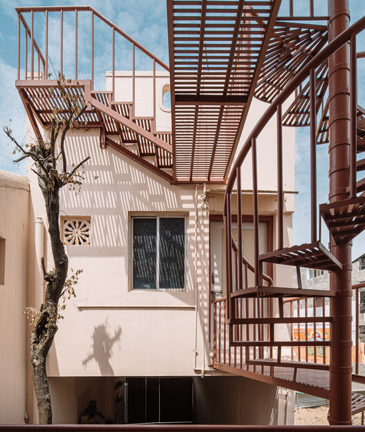 印度 Mandvi 的线性住宅丨The Company of Design-15