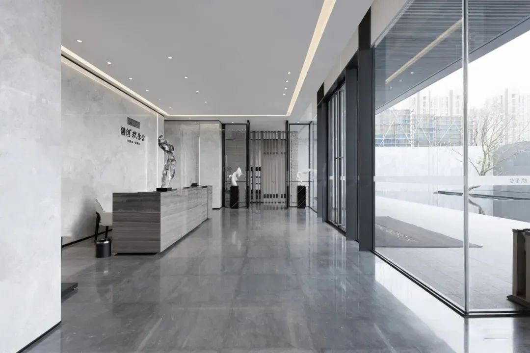 融创南昌·玖玺台销售中心 | 现代简约中的艺术与自然共生-4