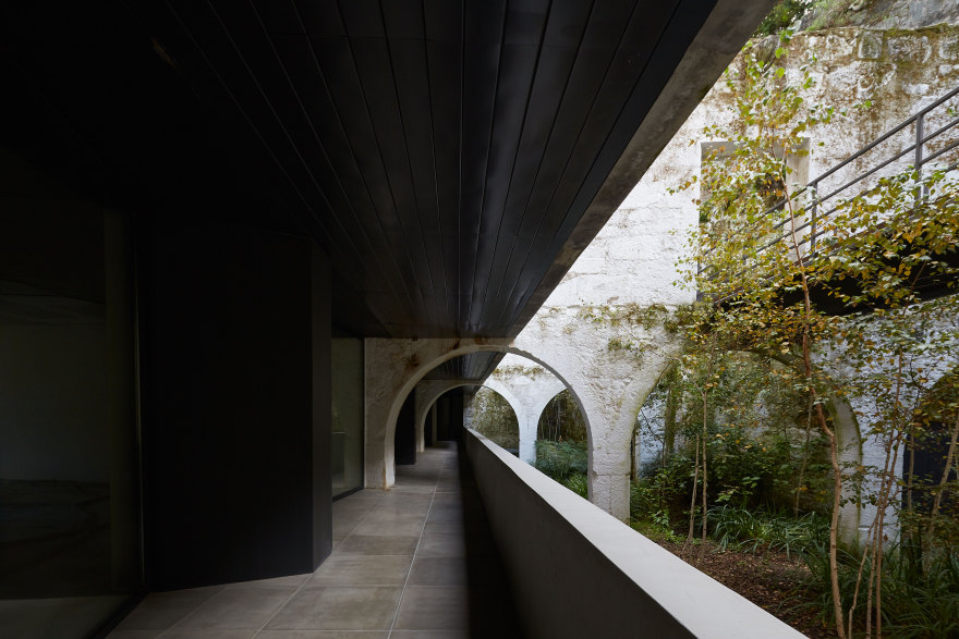 波尔图河畔的复古建筑重生-12