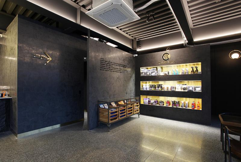 87 平现代简约咖啡厅设计 | 高雅黑白色调的室内空间-4