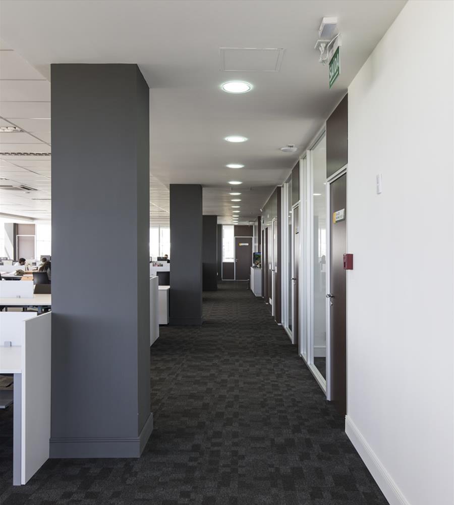 Safras & Cifras · 现代化农业咨询公司的环保建筑设计-15