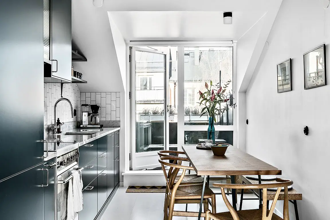 阁楼公寓的现代革新 | 玻璃隔墙与悬挂式吊床-7