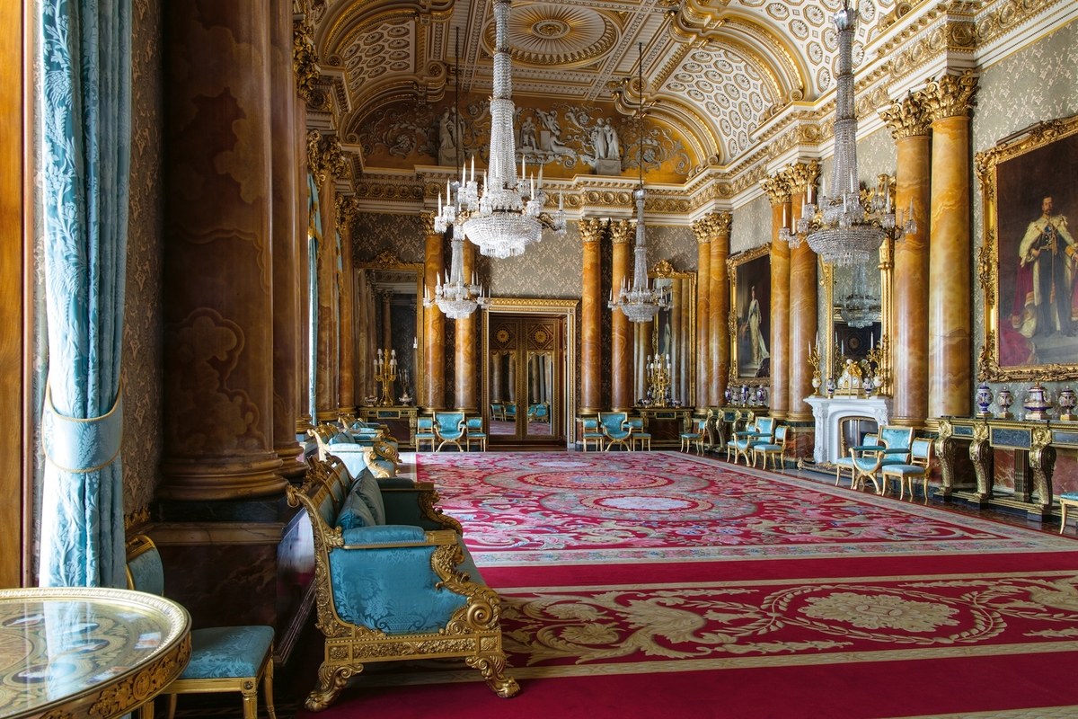 
 Buckingham Palace: The Interiors, by Ashley Hicks; 2018 Rizzoli. ~ Decor, Art & Culture | Cool Chic Style Fashion
-5